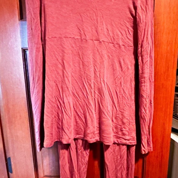 NWOT- Tahari brand Lounge wear/pajama set - Picture 2 of 11